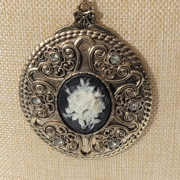 Floral Cameo Ornate Pendant Three Strand Statement Necklace - Picture 3 of 12